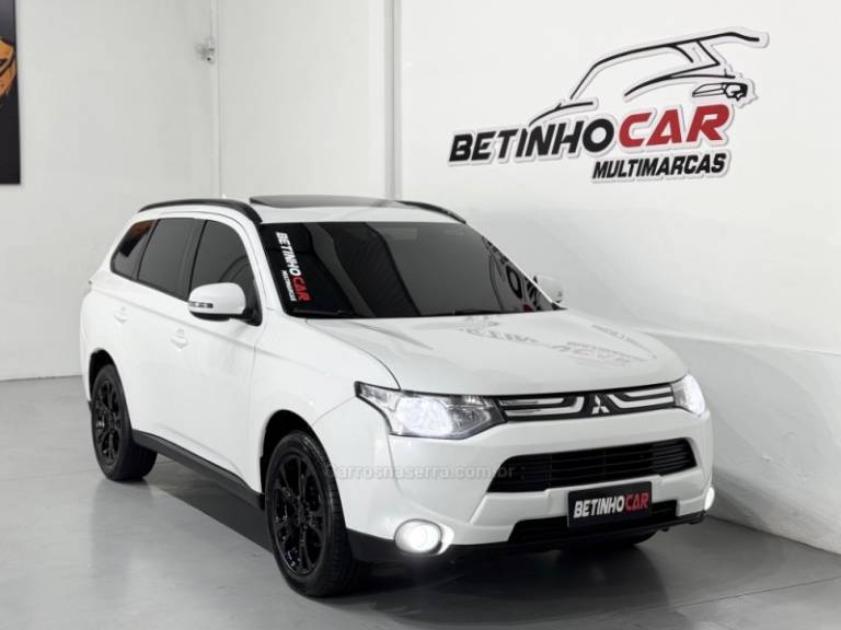 MITSUBISHI - OUTLANDER - 2014/2015 - Branca - R$ 82.900,00