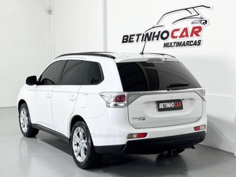 MITSUBISHI - OUTLANDER - 2014/2015 - Branca - R$ 82.900,00