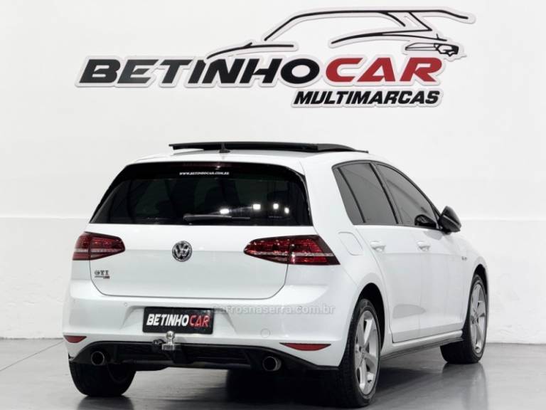 VOLKSWAGEN - GOLF - 2013/2014 - Branca - R$ 138.900,00