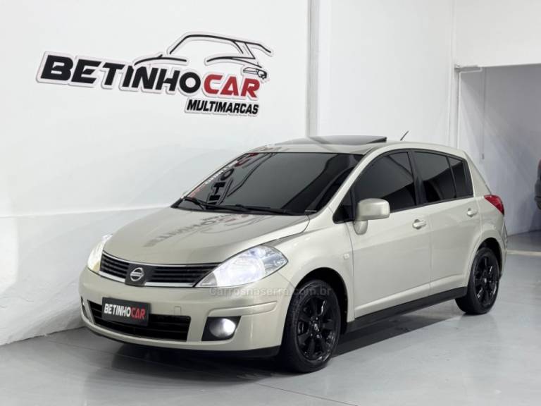 NISSAN - TIIDA - 2007/2008 - Bege - R$ 39.900,00