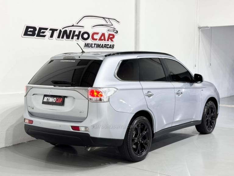 MITSUBISHI - OUTLANDER - 2013/2014 - Prata - R$ 89.900,00