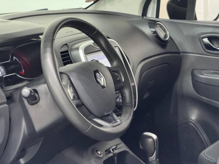 RENAULT - CAPTUR - 2018/2019 - Branca - R$ 76.900,00