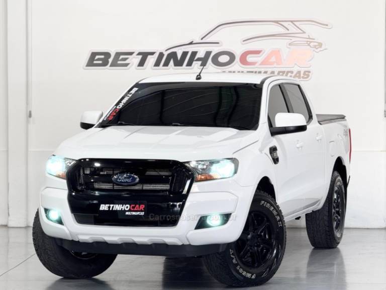 FORD - RANGER - 2016/2017 - Branca - R$ 141.900,00