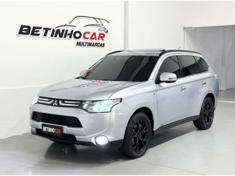 MITSUBISHI - OUTLANDER - 2013/2014 - Prata - R$ 89.900,00