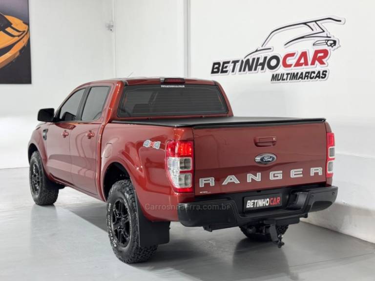 FORD - RANGER - 2018/2019 - Vermelha - R$ 154.900,00