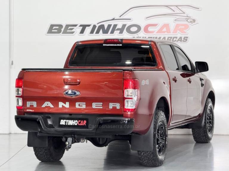 FORD - RANGER - 2018/2019 - Vermelha - R$ 154.900,00