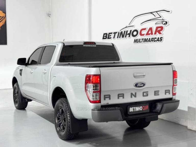 FORD - RANGER - 2013/2014 - Prata - R$ 91.900,00